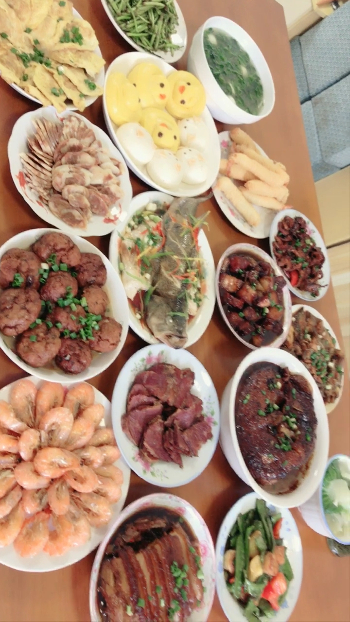 吃年夜饭了,祝大家新年快乐