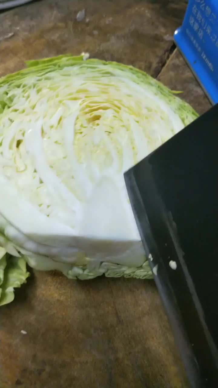 五花三层爆炒嘎达白,特别好吃下饭菜.
