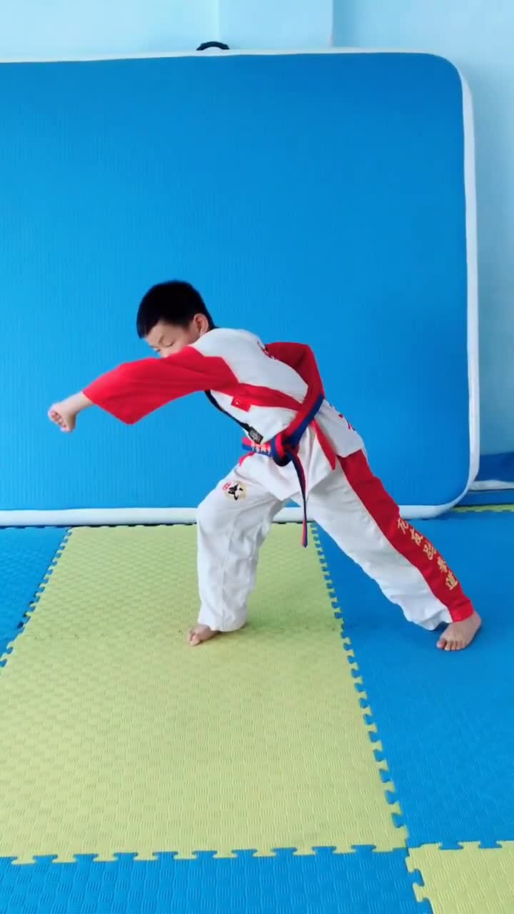 摸地旋风练习步骤一