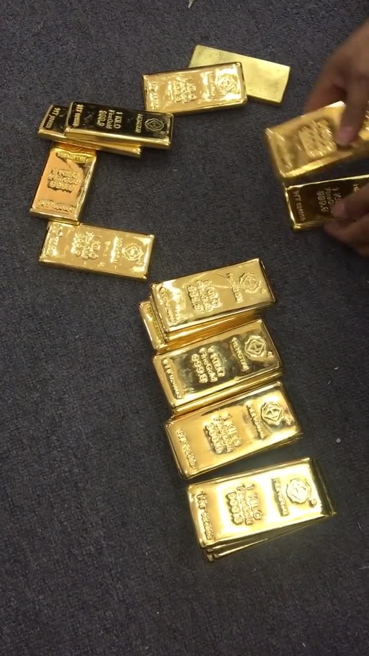 恒泰珠宝 融后的金子送去工厂提纯成9999黄金板料