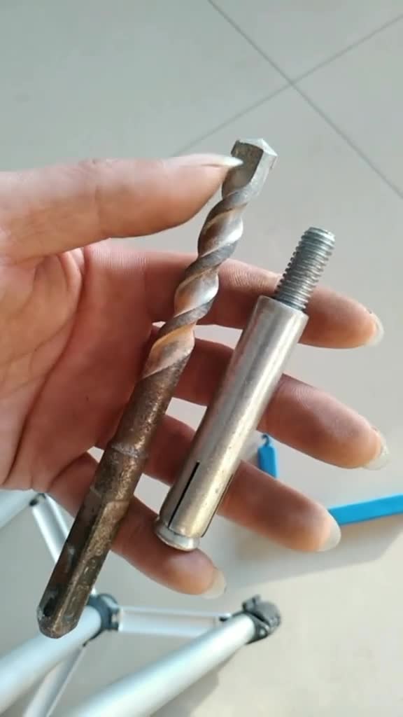 膨胀螺丝打眼儿怎么算?