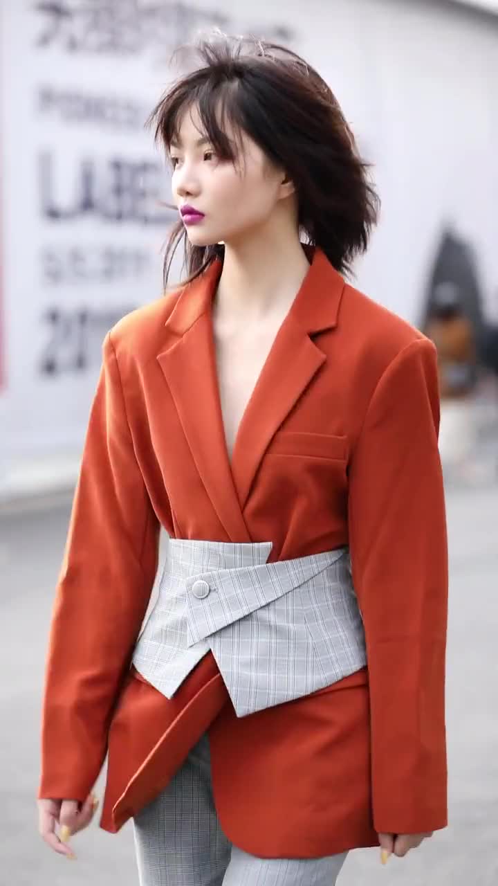 小姐姐的这个西装我太喜欢了!