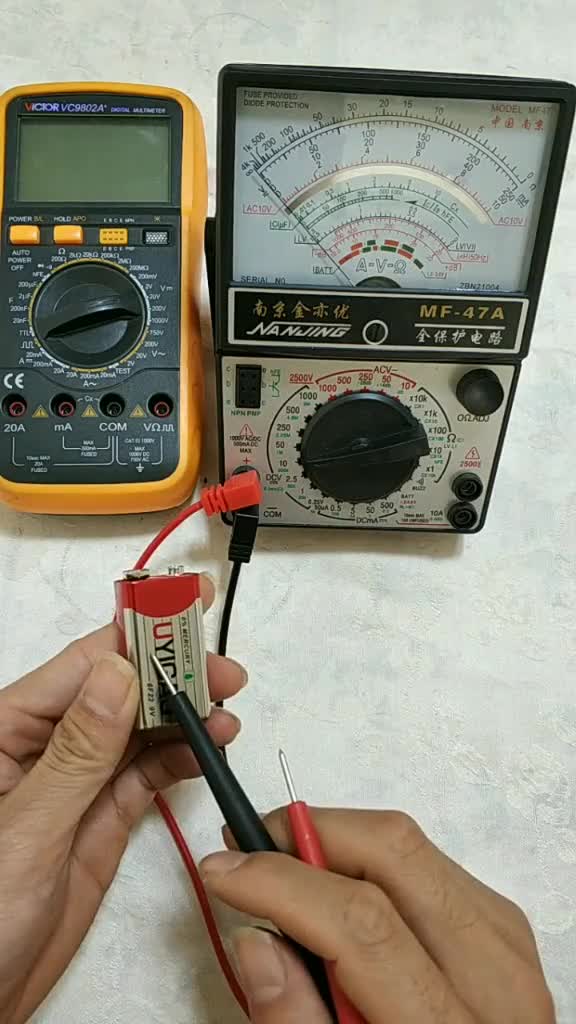 指针万用表怎么测量直流电压?注意别弄反