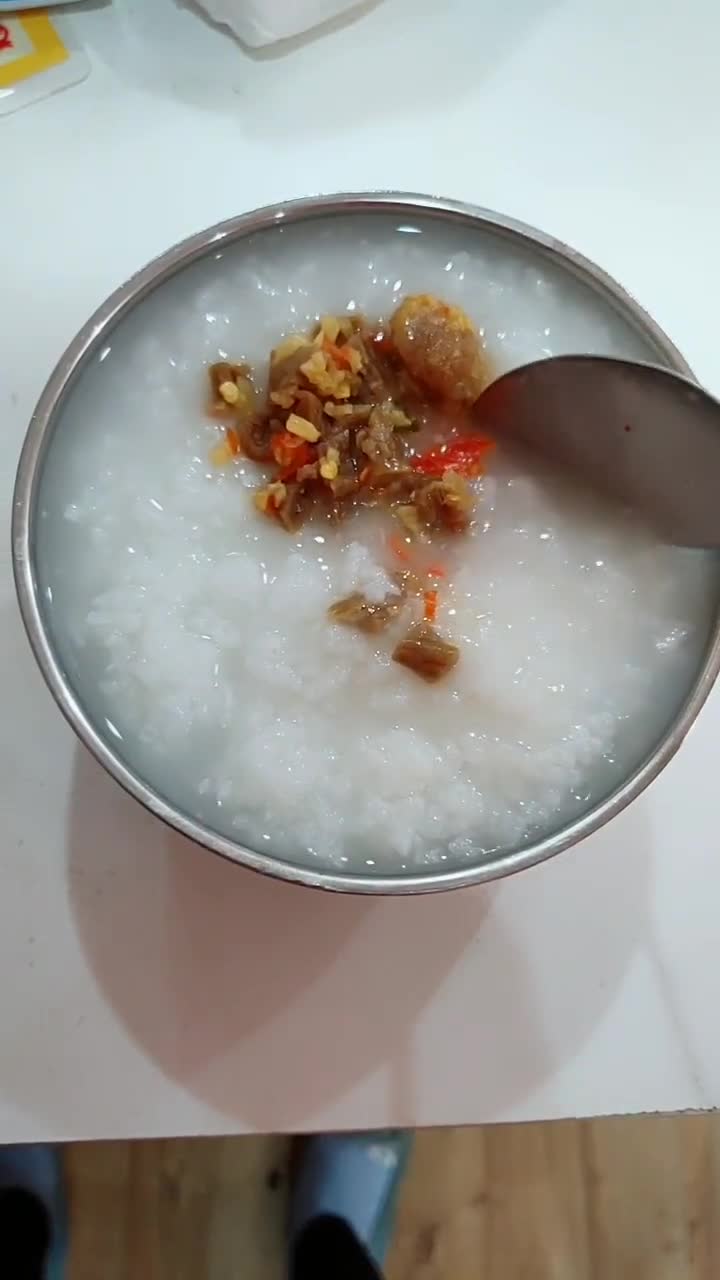 听说辣椒萝卜干跟白粥是绝配哦!