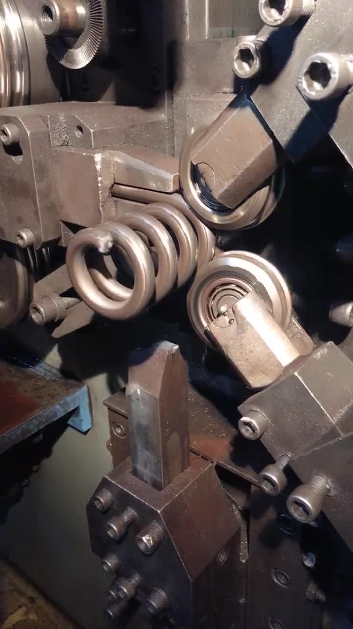 这么粗的弹簧难道是火车上用的