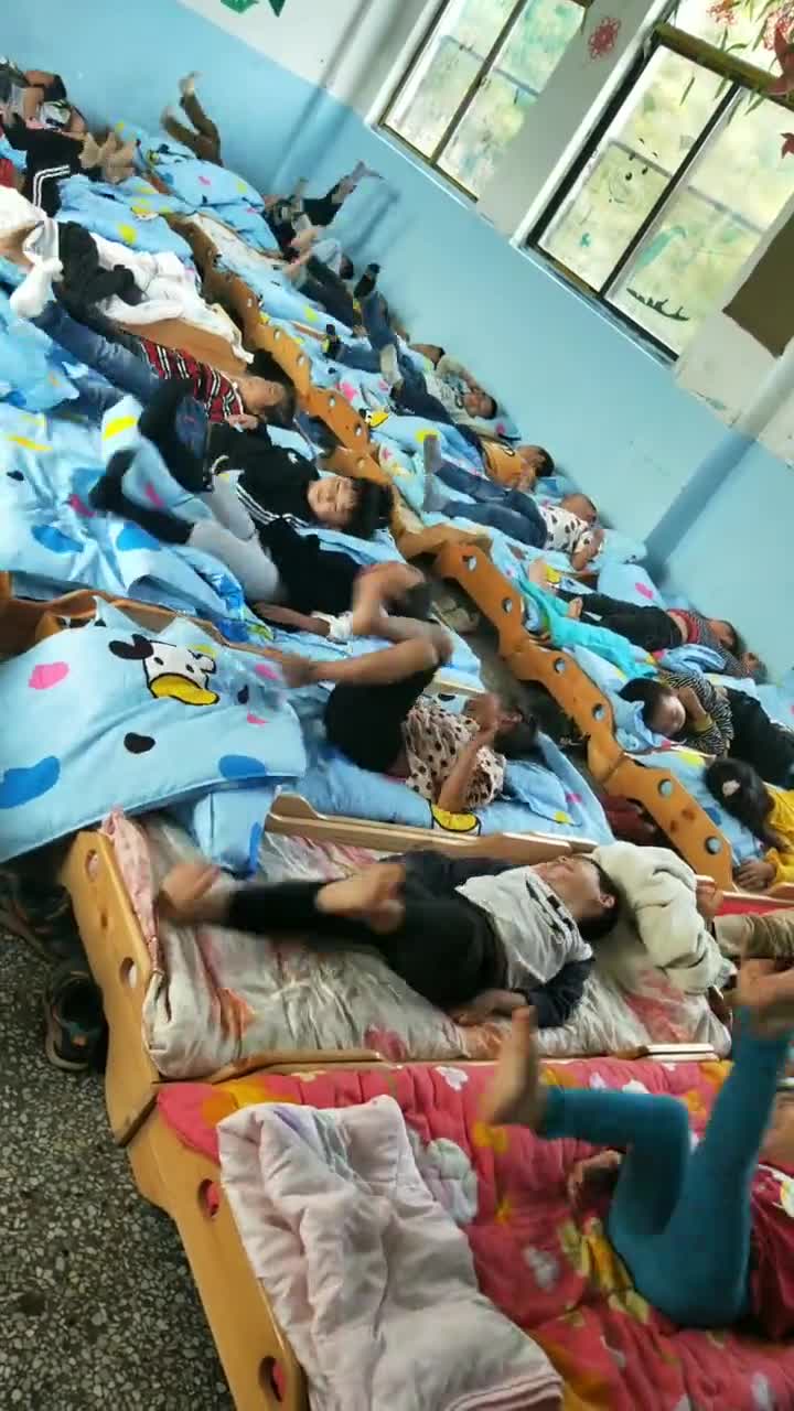 那个不睡觉的,给我出去罚站去!