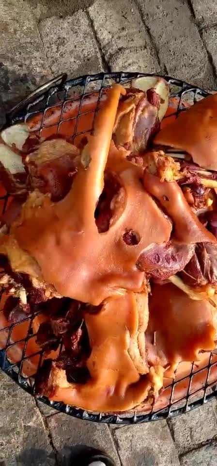 刚出锅的狗肉