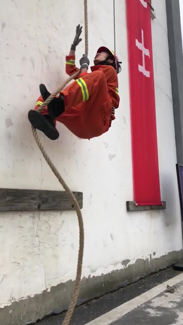 消防员爬楼图片