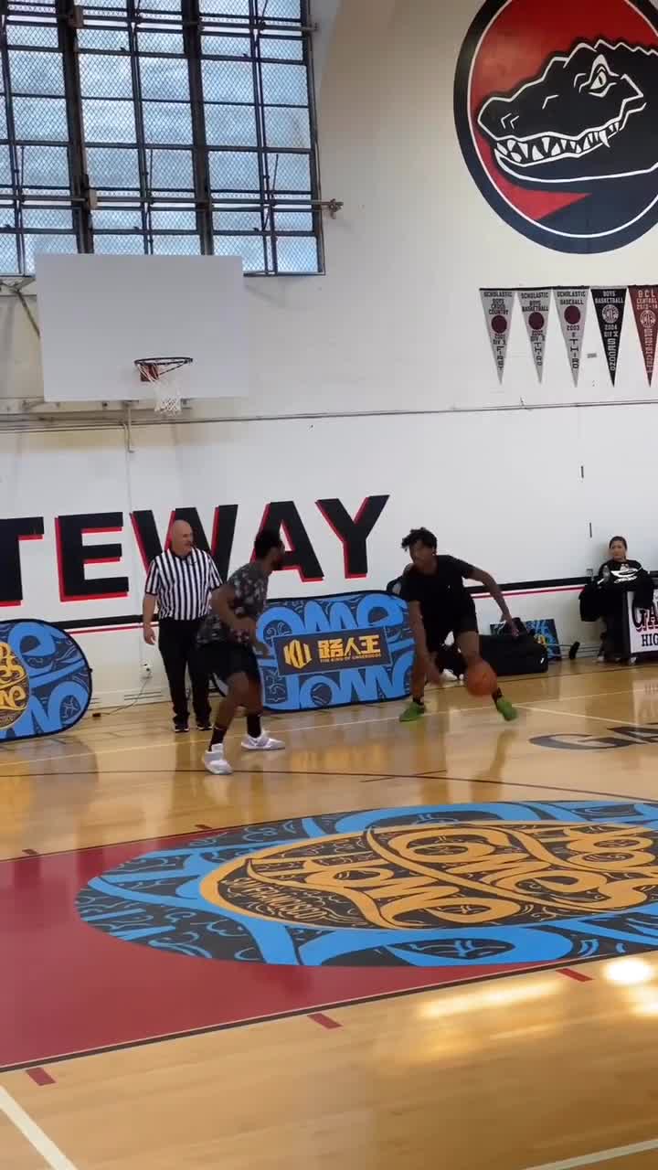 路人王篮球球场摸鞋底容不得减慢了我的启动速度