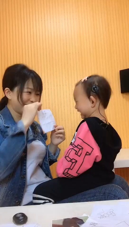 耳蜗宝宝#这是豆宝刚开始学言语发音领域的时候!