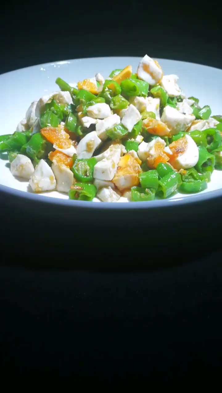 美食#咸鸭蛋炒青椒,超级下饭