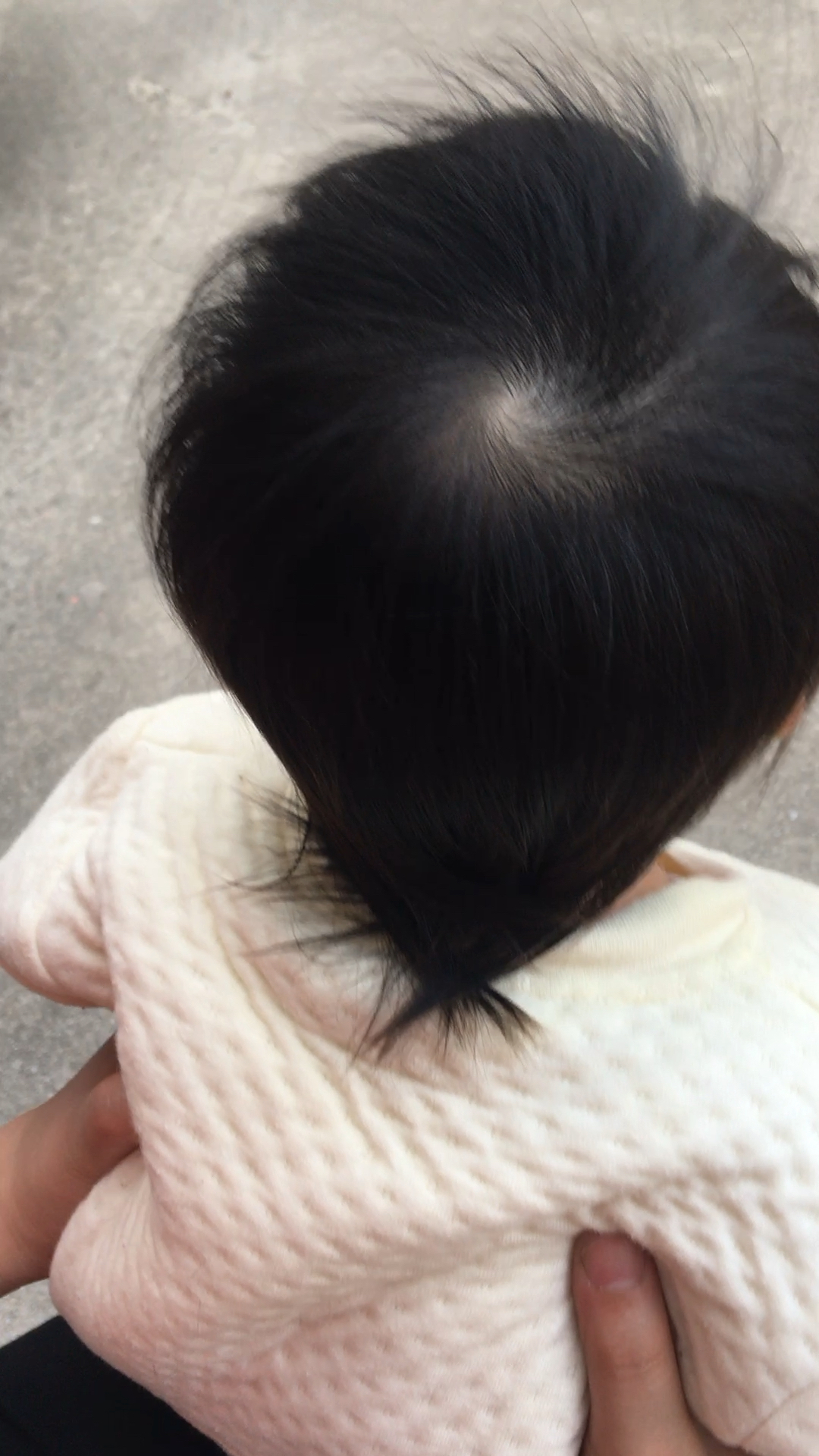 有见过三个月宝宝胎毛这么长的吗