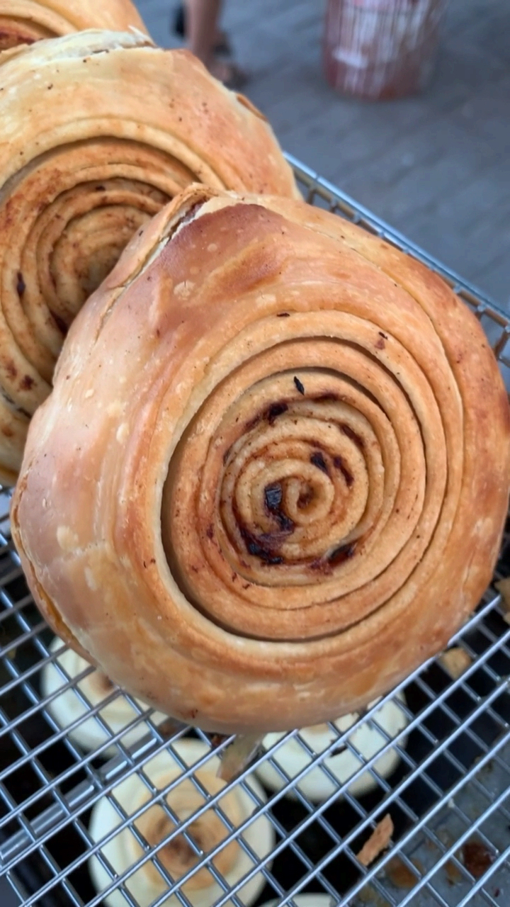 舌尖上的乡村美食#开封名吃油酥火烧,一个火烧要烤40多分钟才算好度 