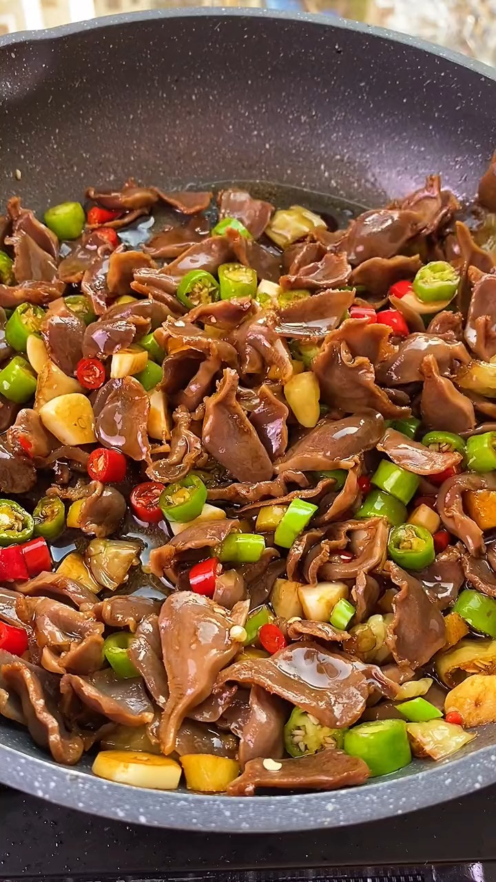 为什么酒店里的炒鸡胗那么好吃呢,原来是这样做的