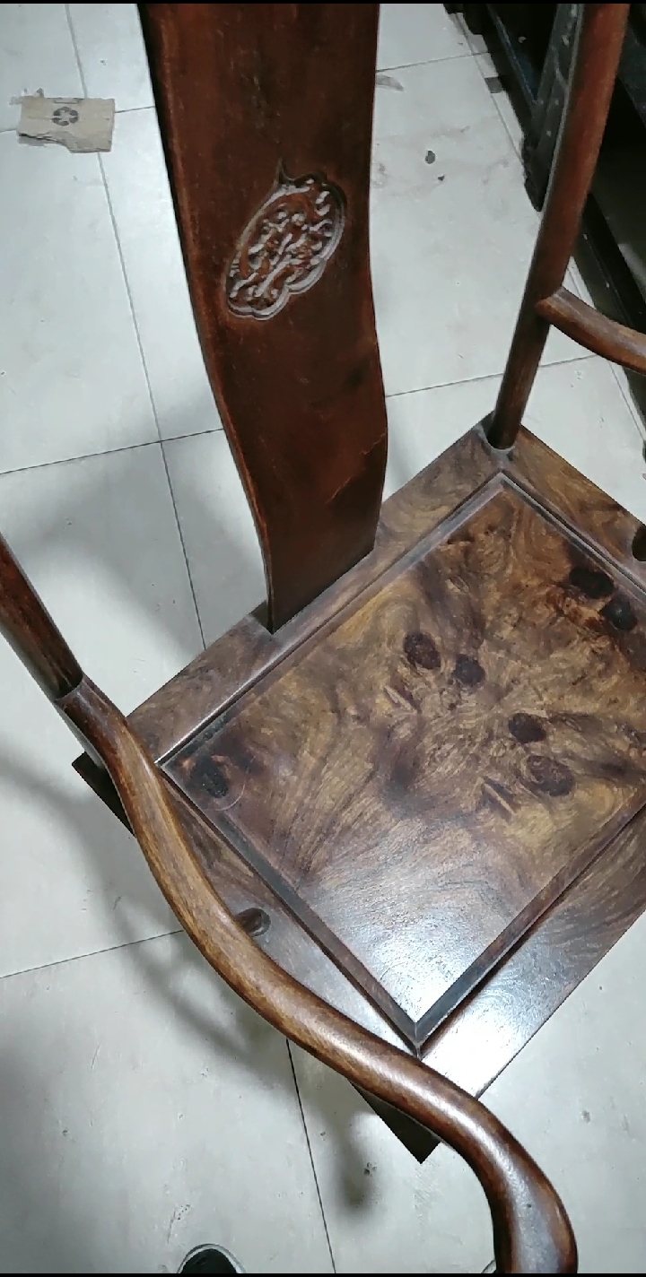 刚收的一个黄花梨的椅子