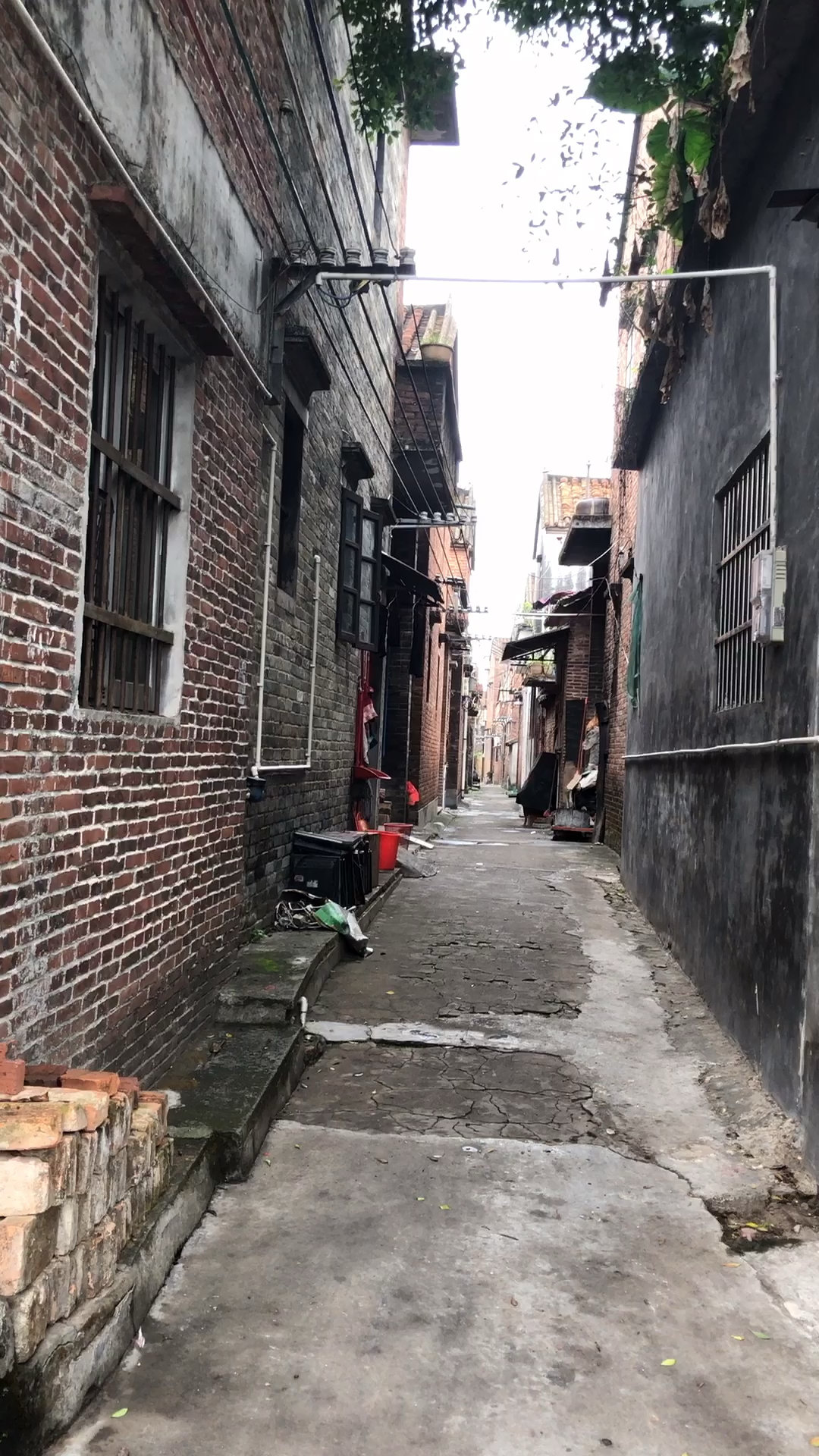 东莞的小巷子,白天没人