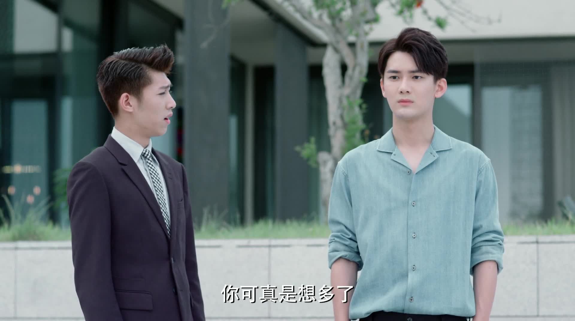 国民老公:申明哲出言不逊,被瑾年呵斥一顿,还在那小声嘀咕