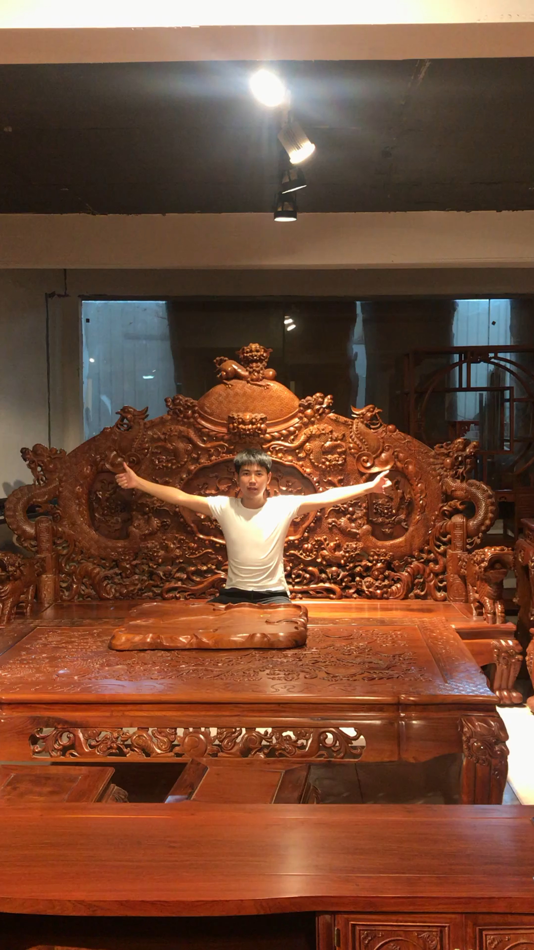 乾隆皇帝专用龙椅.