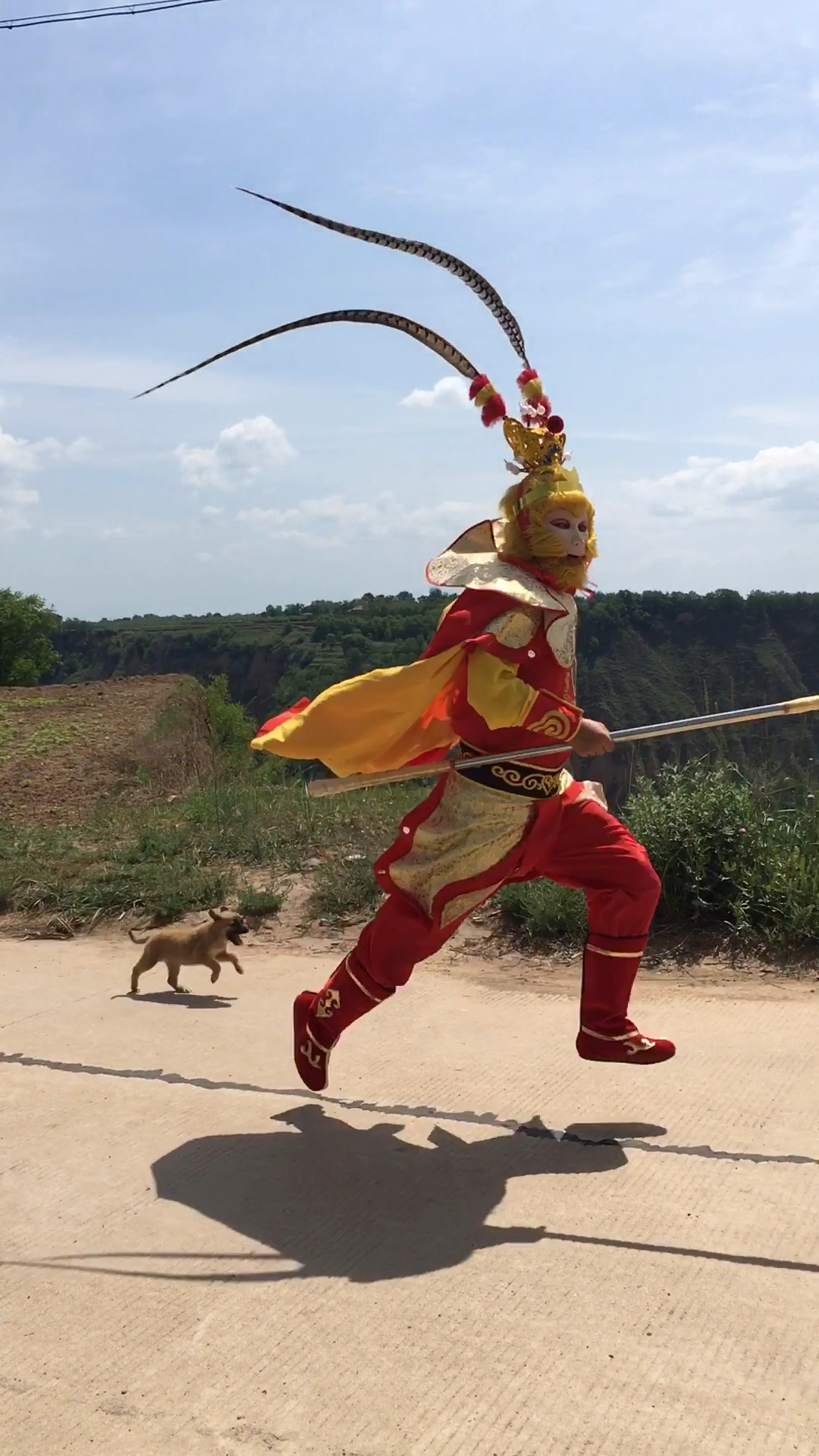 哮天犬追赶孙悟空突遭三名红孩儿拦路