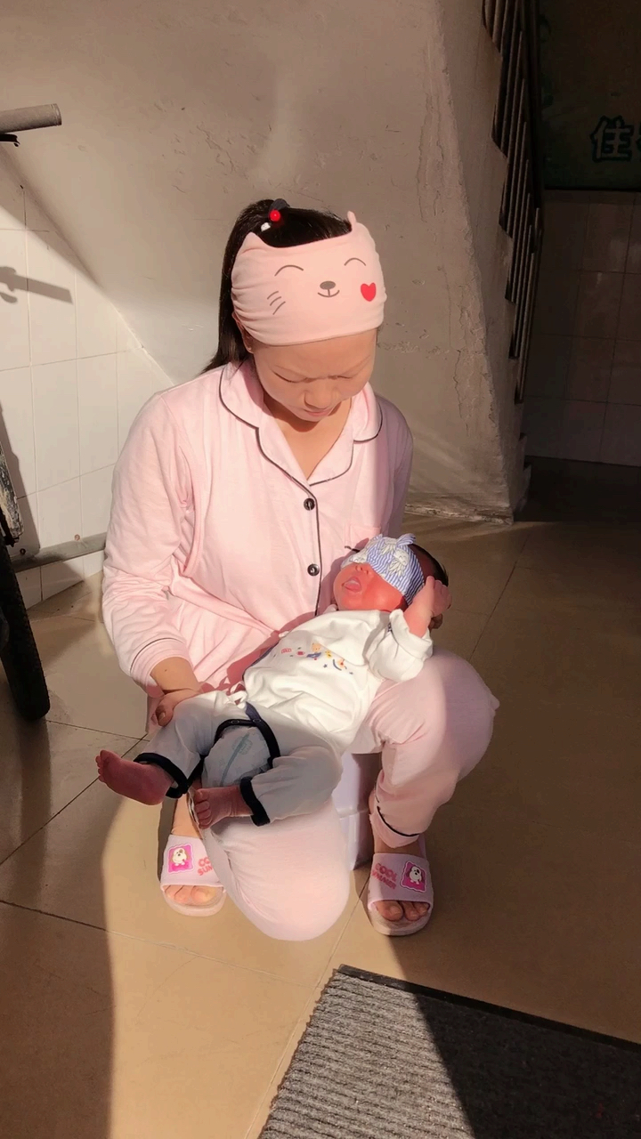 宝宝黄疸.每天这样晒太阳