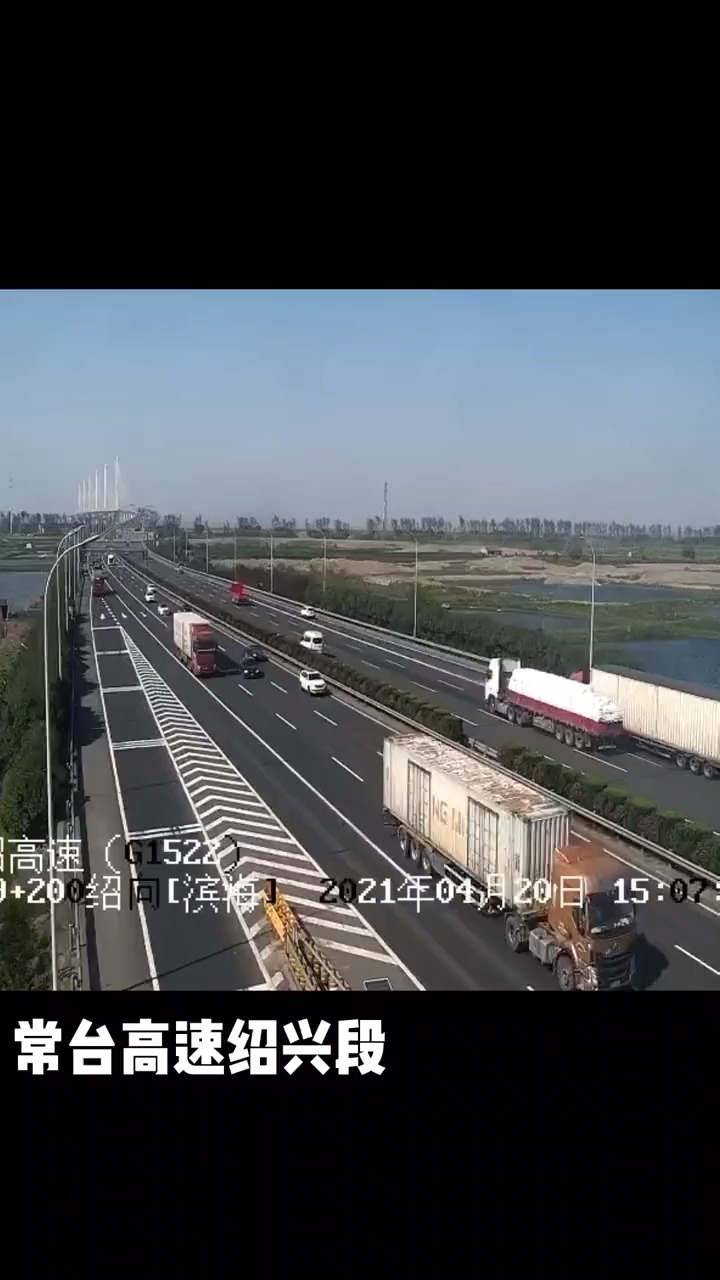 我要上热门#错过路口减速酿事故,停车的和被撞的怎么都开走了?