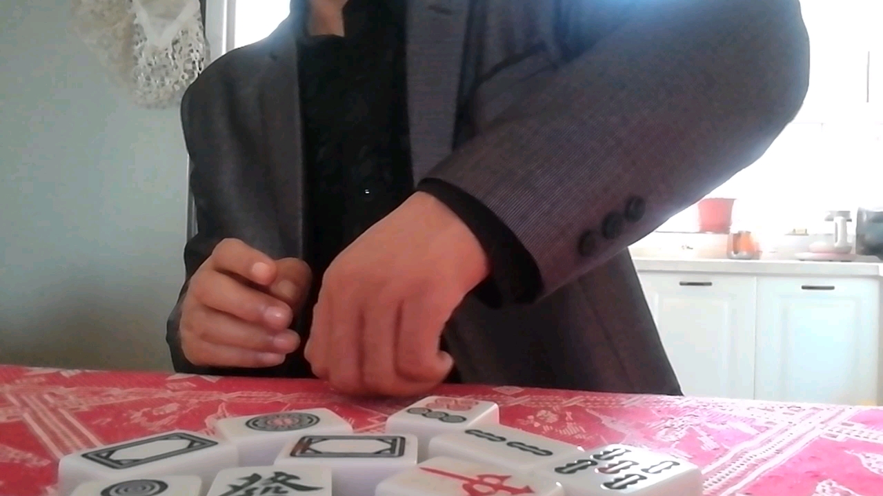 揭秘麻将袖箭是如何偷牌的,十赌九诈,健康生活,远离赌博,欢迎评论.
