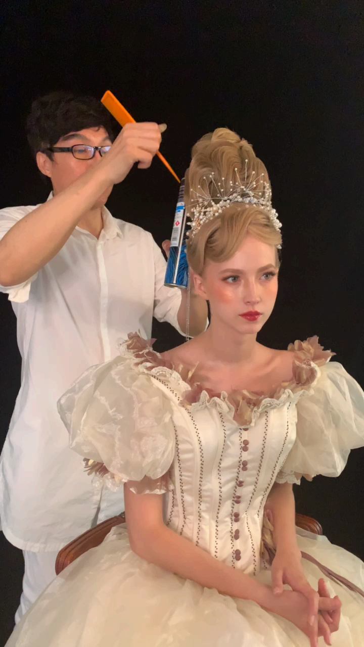 法式宫廷新娘盘发.