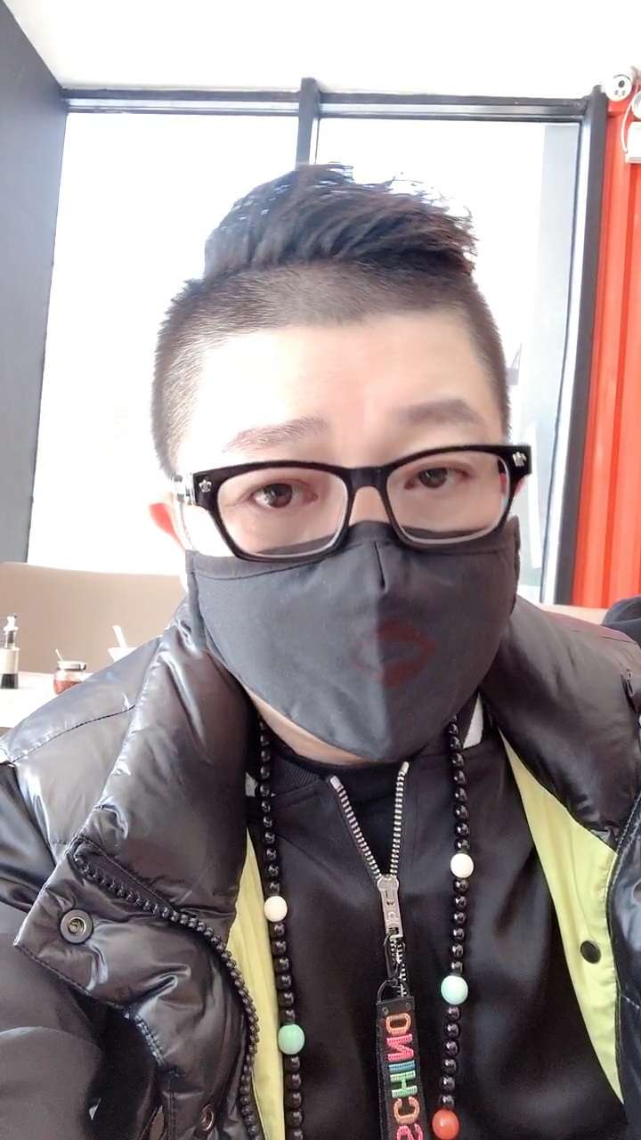 歌手大彬#大彬来了!出门戴口罩!