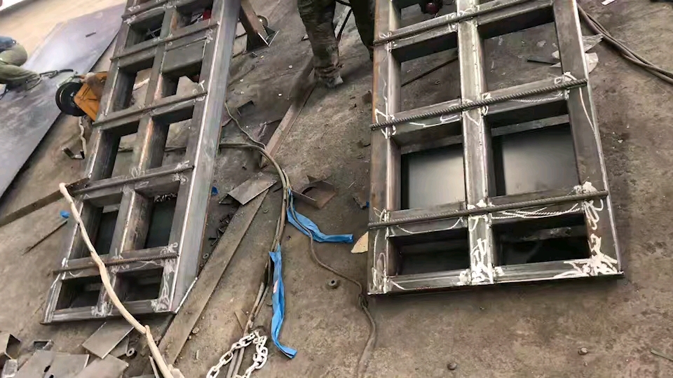 液压伸缩加液压爬梯平板拖车改装中