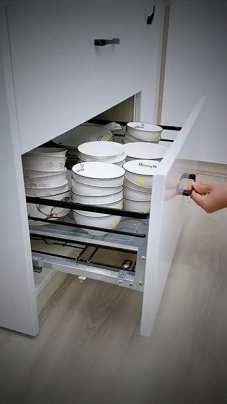 有了这个伸缩碗架,大小可调节,洗碗的碗直接沥水,干净卫生