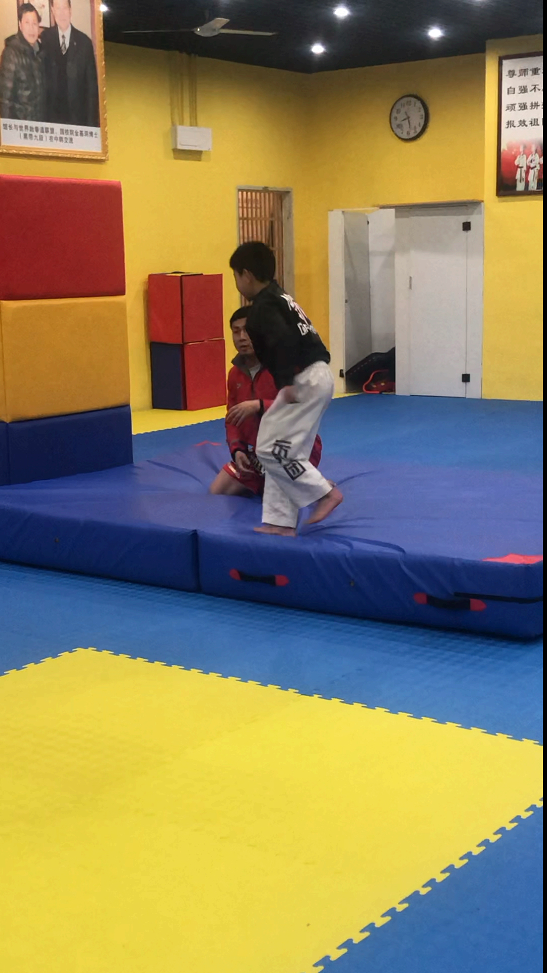 立个新年flag#儿子课后学空手翻