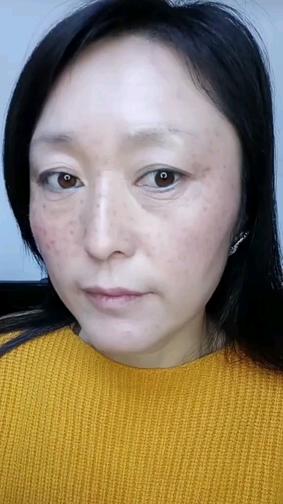 如果你有斑点痘痘黑眼圈红血丝就用这款遮瑕膏轻松遮住