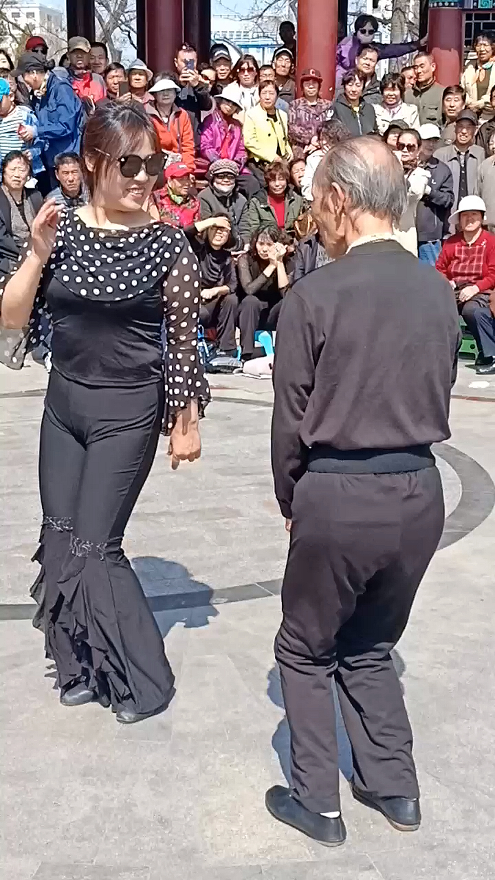 谢谢支持正能量的舞蹈#快乐的张大爷