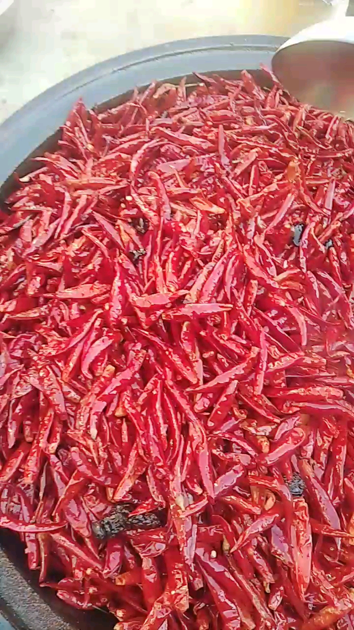 板面辣椒制作中