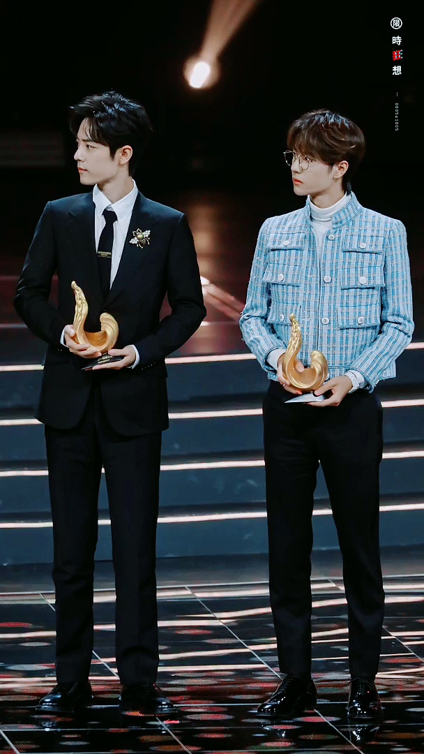王一博肖战#"招蜂引蝶"组合!恭喜哥哥弟弟领奖!友谊长存!