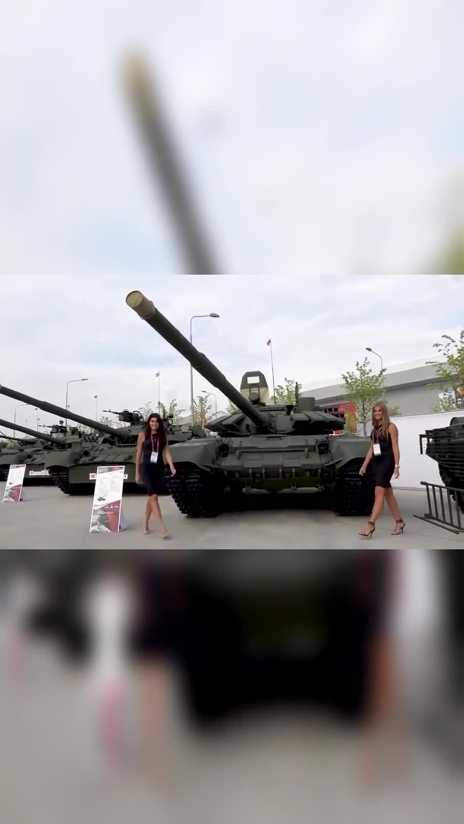 美女:这是咱家最新的t-72主战坦克,要来一辆吗?