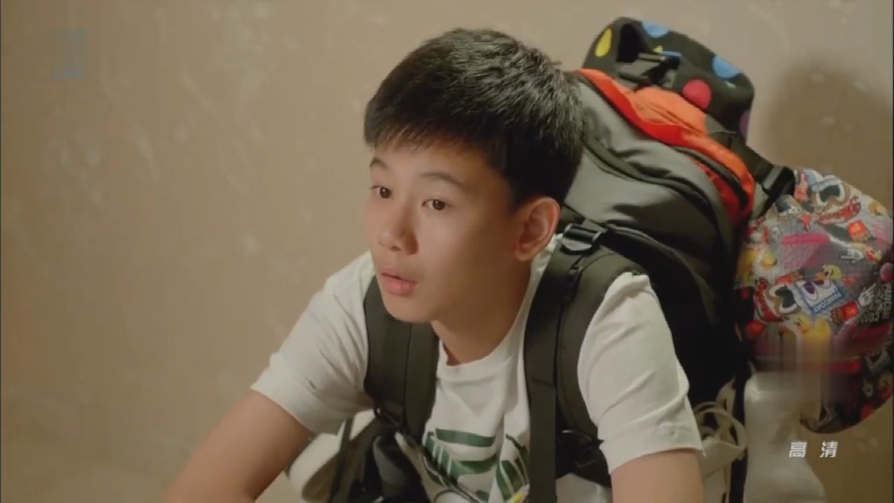 小别离:小宇终于妥协回"盘丝洞",不料母亲的照片,让后妈汗颜