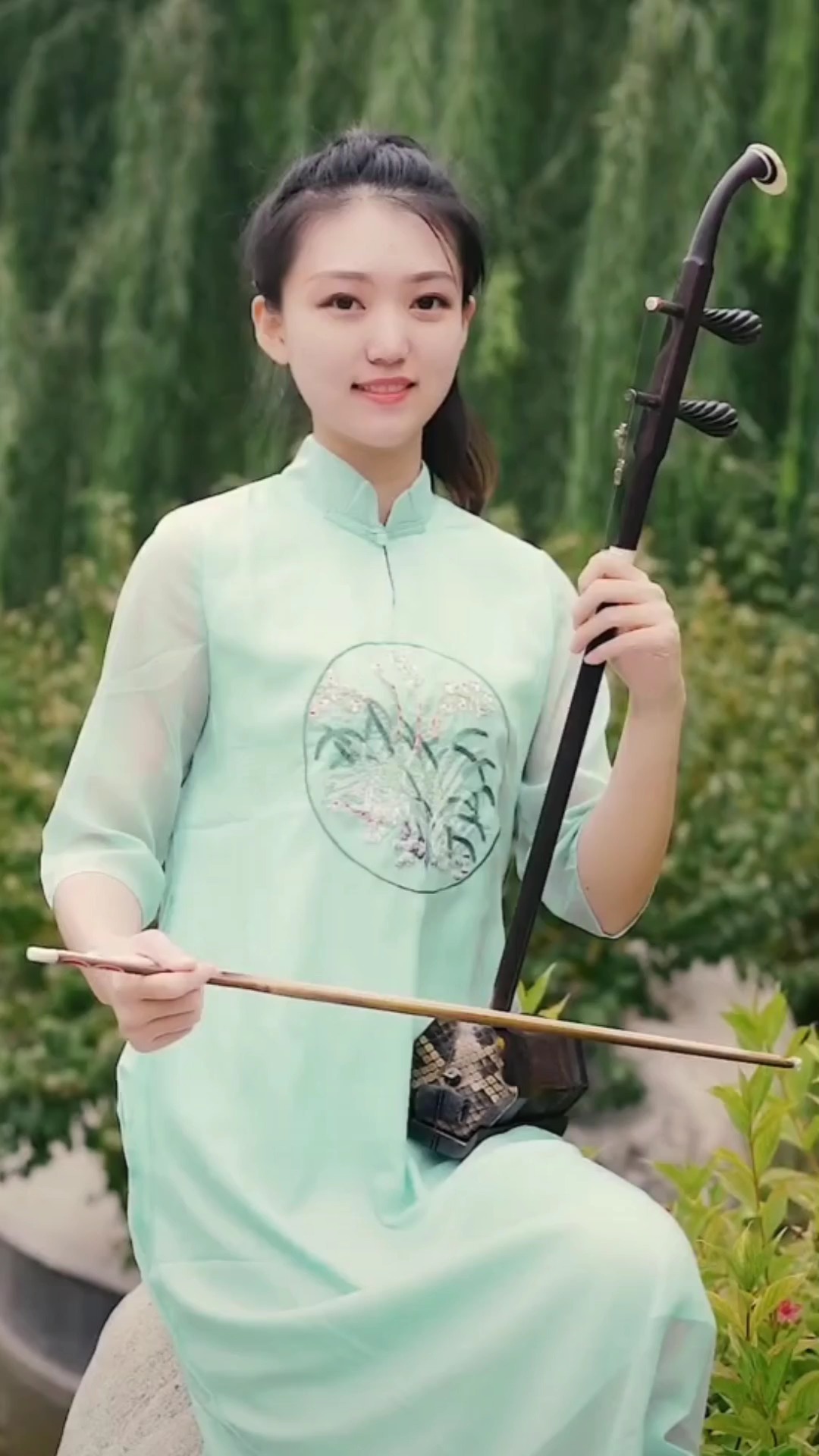 迷惑行为大赏#清纯美女二胡独奏《忆江南》,琴音美妙动听,令人心旷神