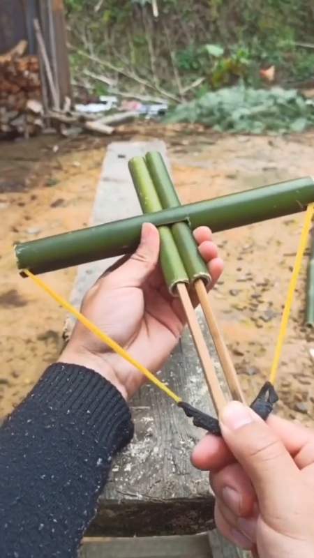 这才是真正的手艺人,竹子自制诸葛神弩,威力不是一般的大!-全民小视频
