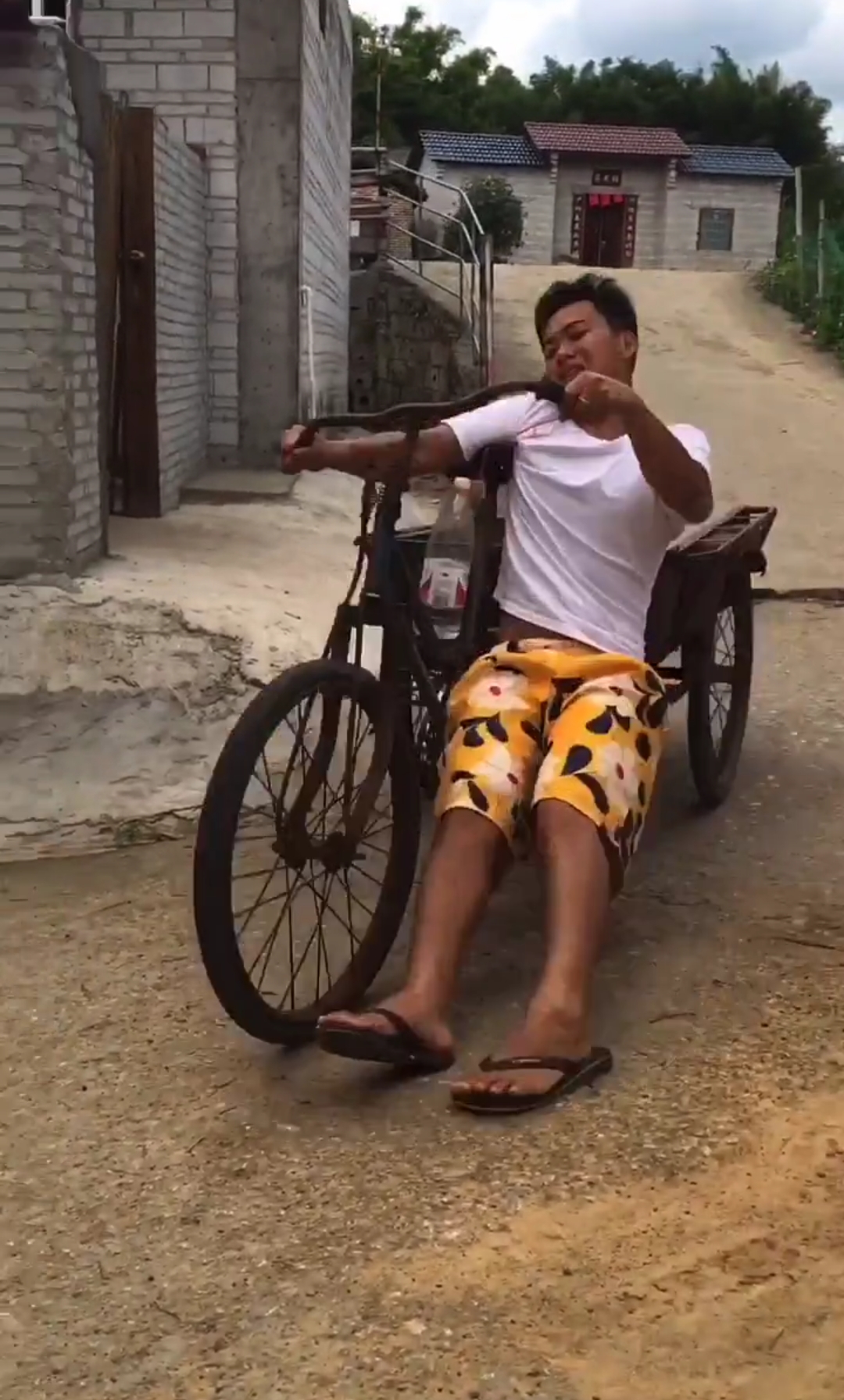 搞笑段子剧#论三轮车技术,我只服他!