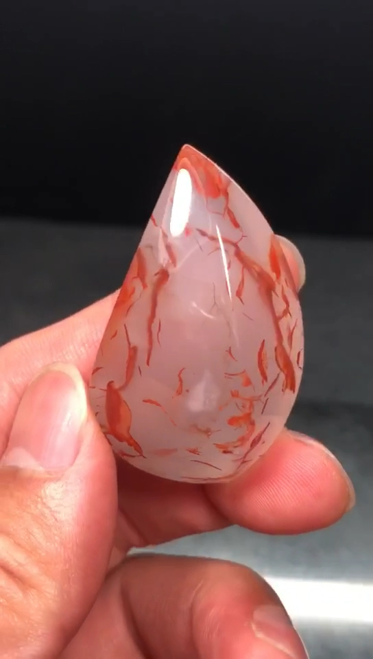 精品高冰飘花南红吊坠一枚,纹路真好看,有个别纹裂