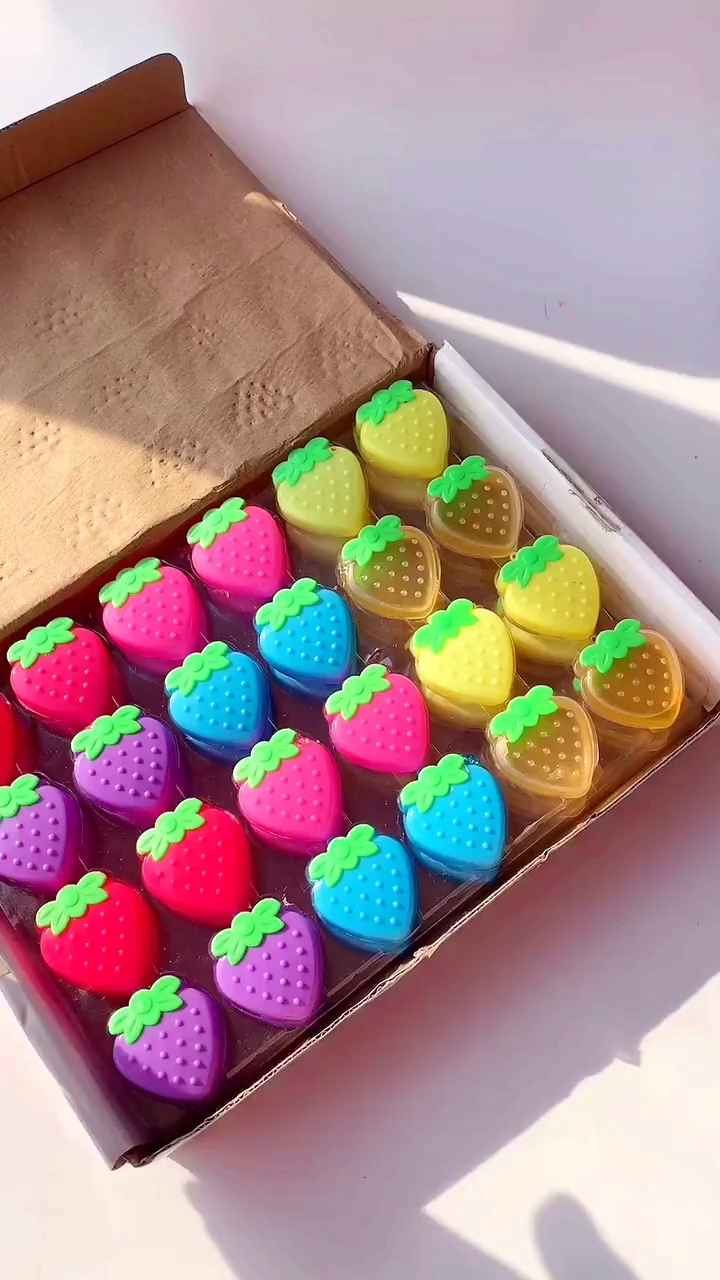 满满一盒草莓泥