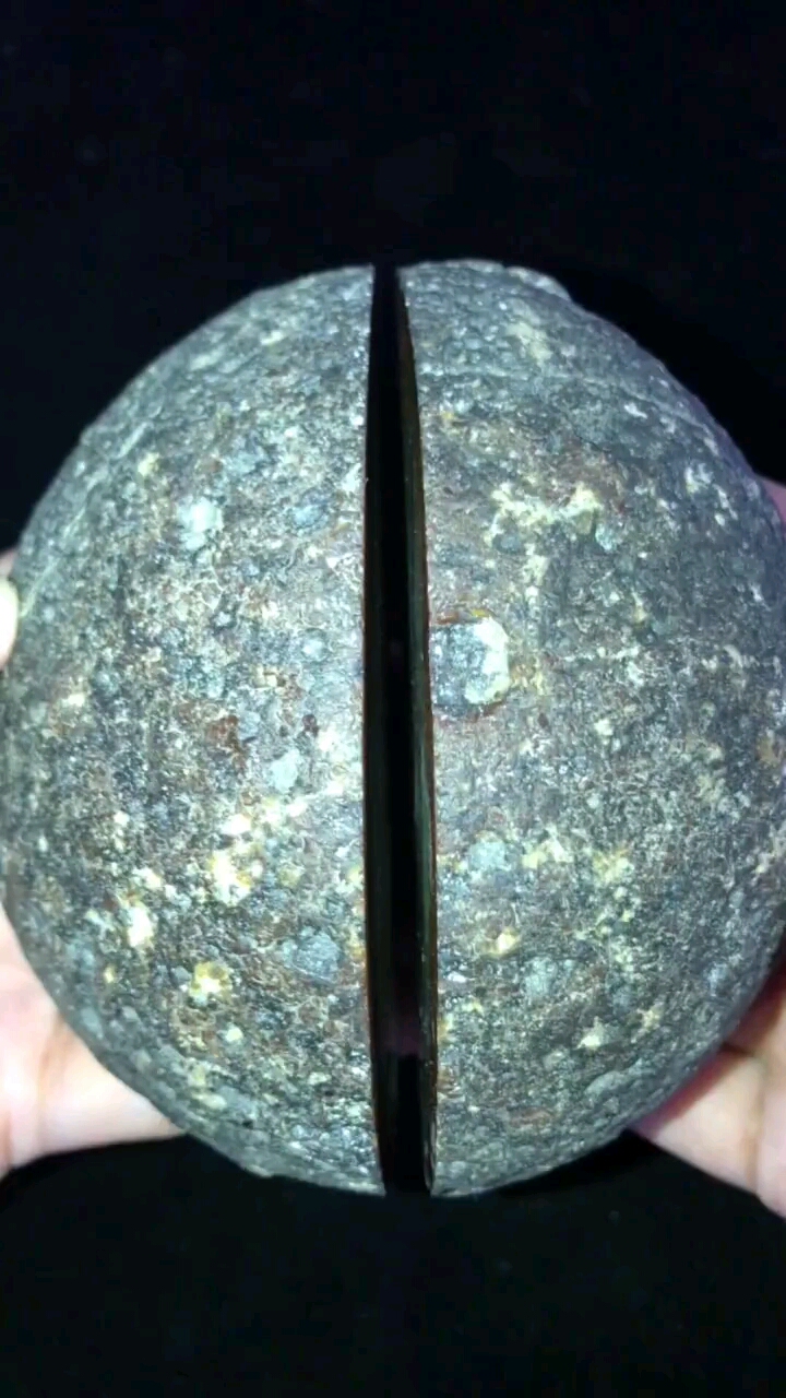 打开一个千年灵石,看看里面会是什么样子的