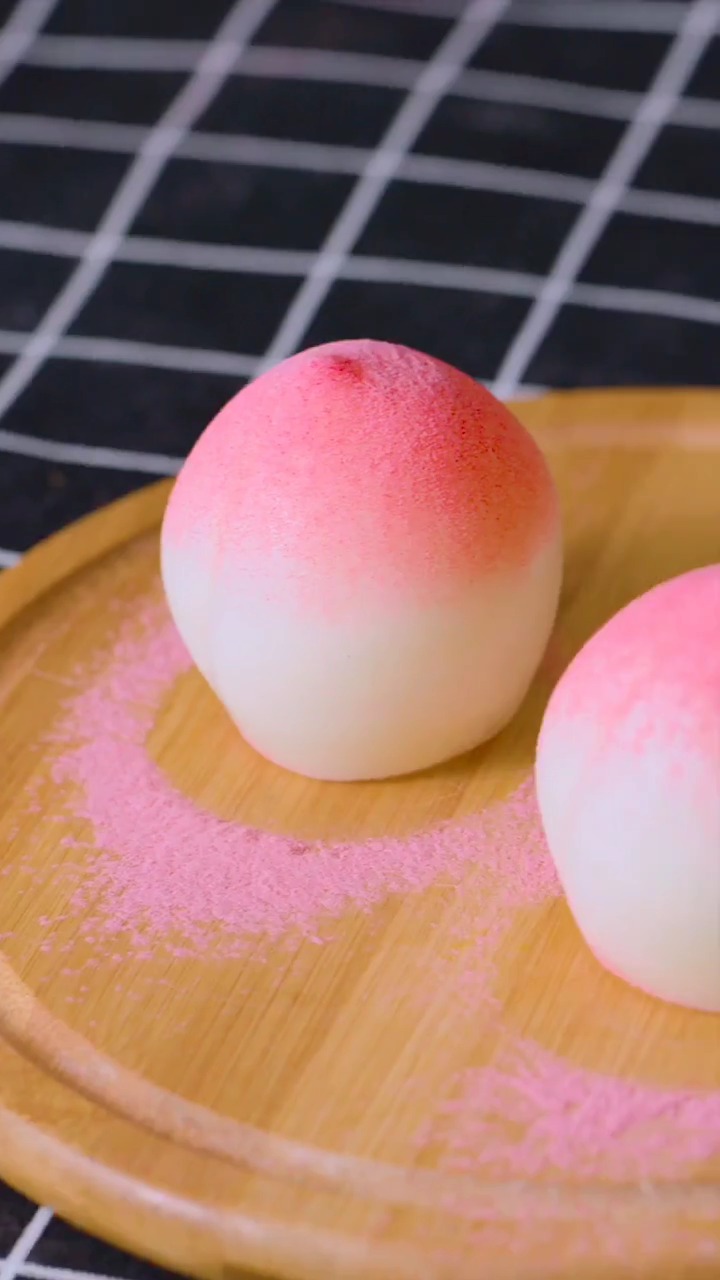 自带仙气的仙桃奶冻,咚咚咚,露出了桃子白嫩的果实在家做菜美食