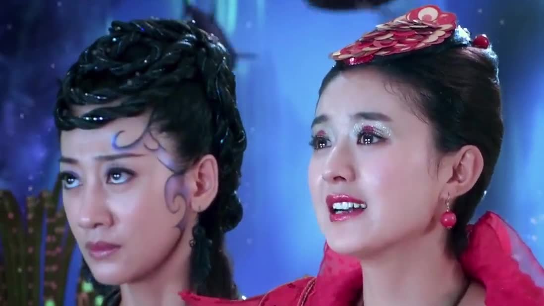 追鱼传奇:龙王要对张珍施暴行,红绫为帮张珍挨龙王打