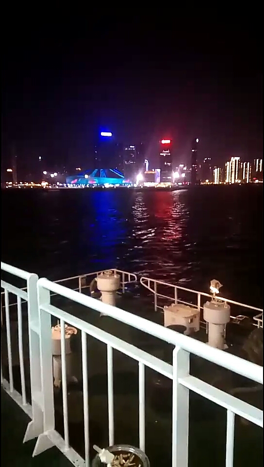 大连港夜景.
