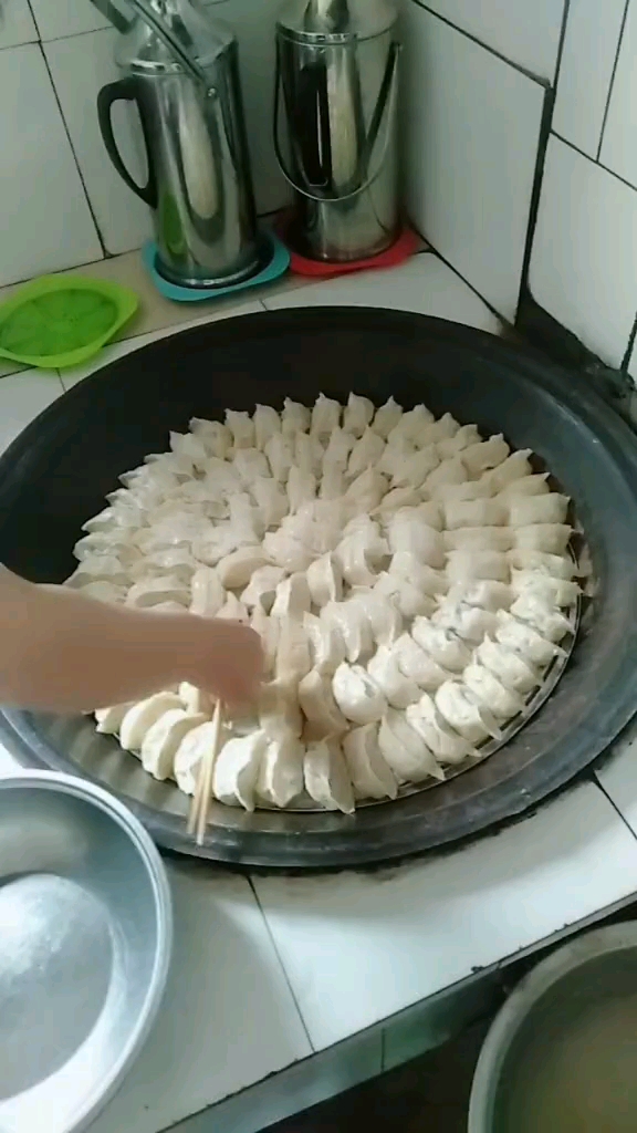 大锅蒸饺子有想吃的吗?