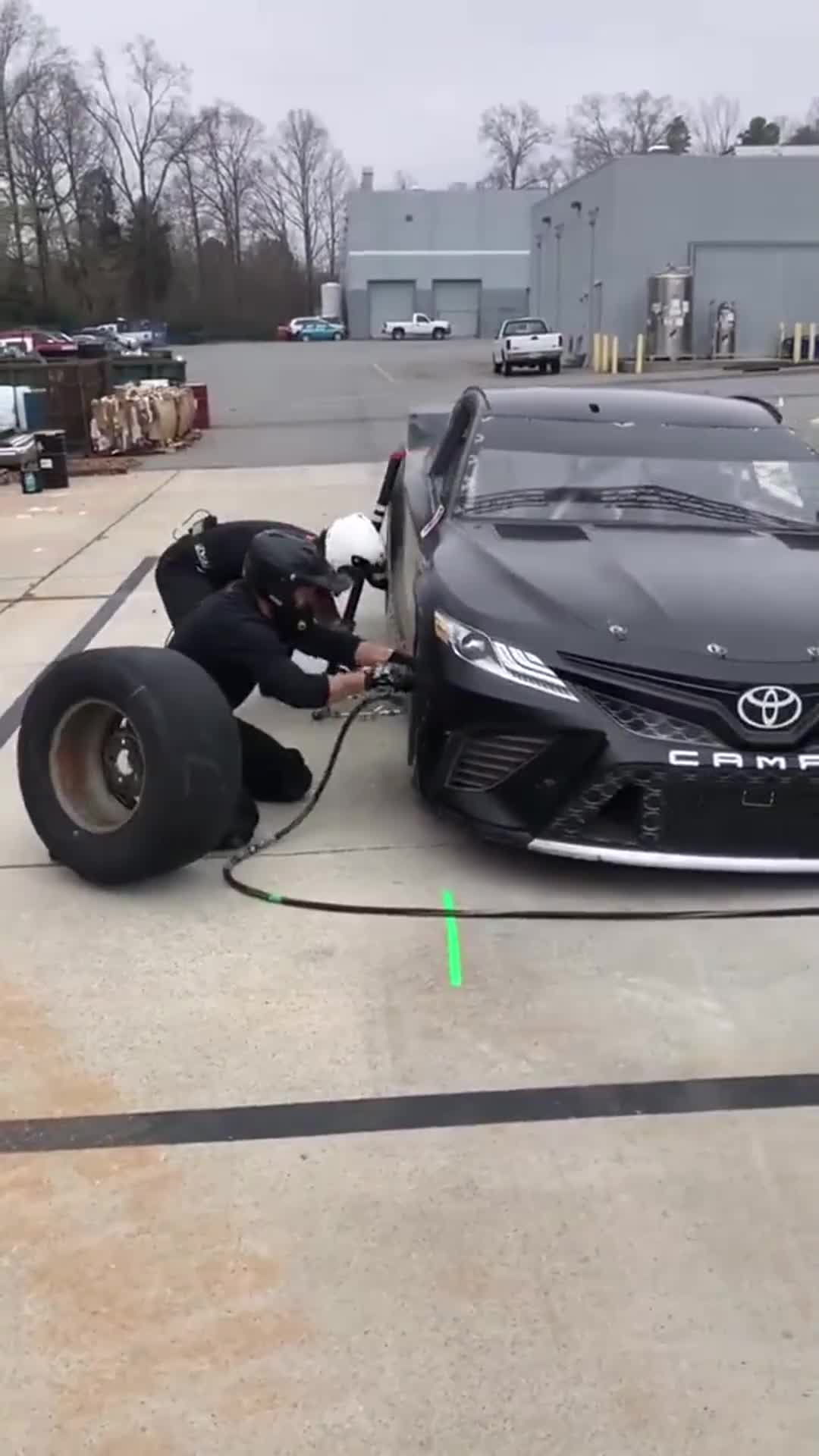 f1赛车换轮胎,不得不说,这速度简直超神(1)