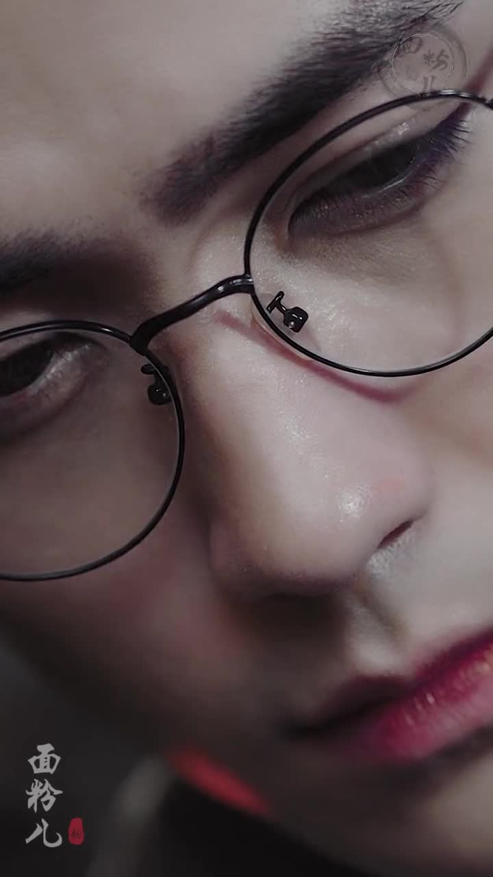 "睫毛精"朱一龙,眉眼如画,"怼脸拍"简直绝美!