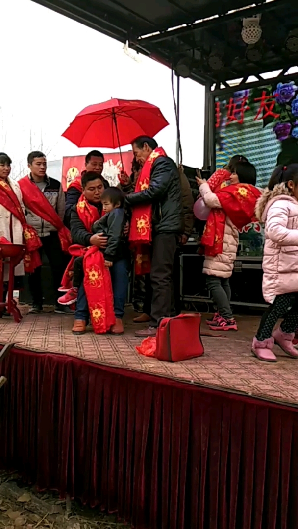 剃龙尾跟结婚一样喜庆